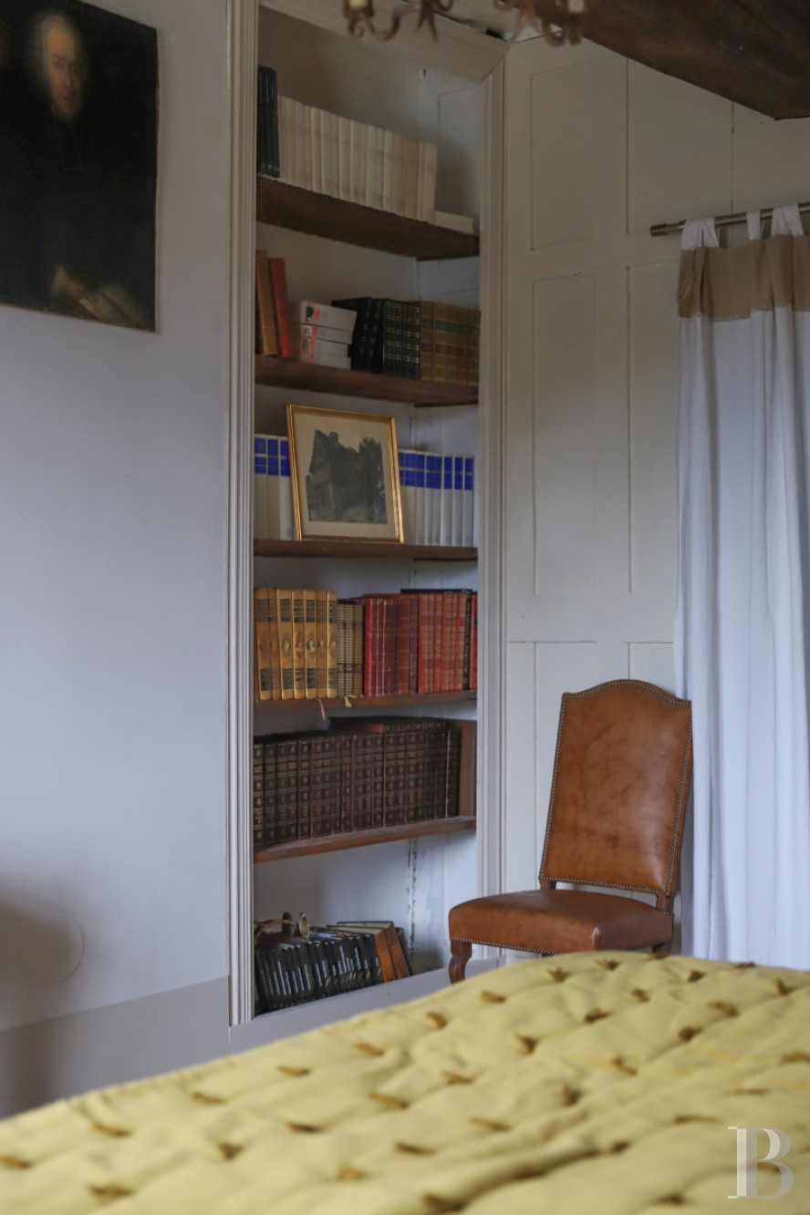 Dans le  Calvados, au pied de la  Basilique de Lisieux un manoir médiéval du 16e siècle - photo  n°32